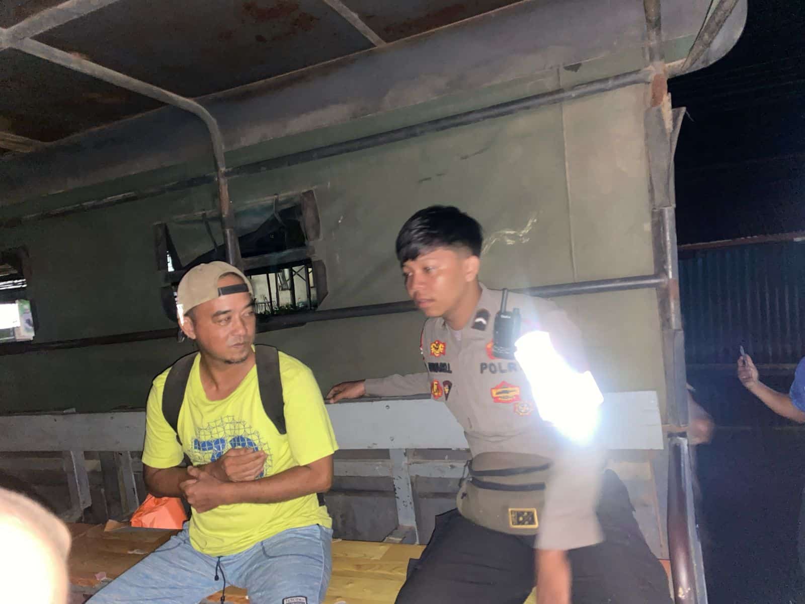 Siaga Polres Kapuas Hulu, Evakuasi Warga dan Kendaraan Terjebak Banjir