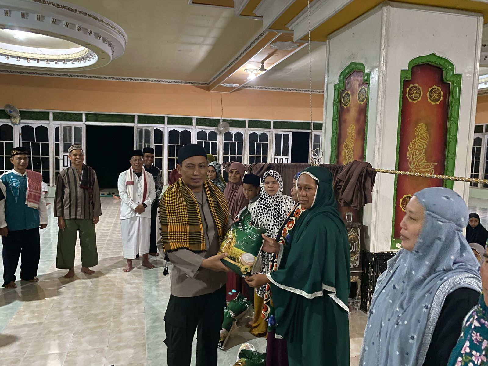 Kapolsek Boyan Tanjung Hadiri Safari Ramadhan Wakil Bupati Kapuas Hulu di Riam Menggelai