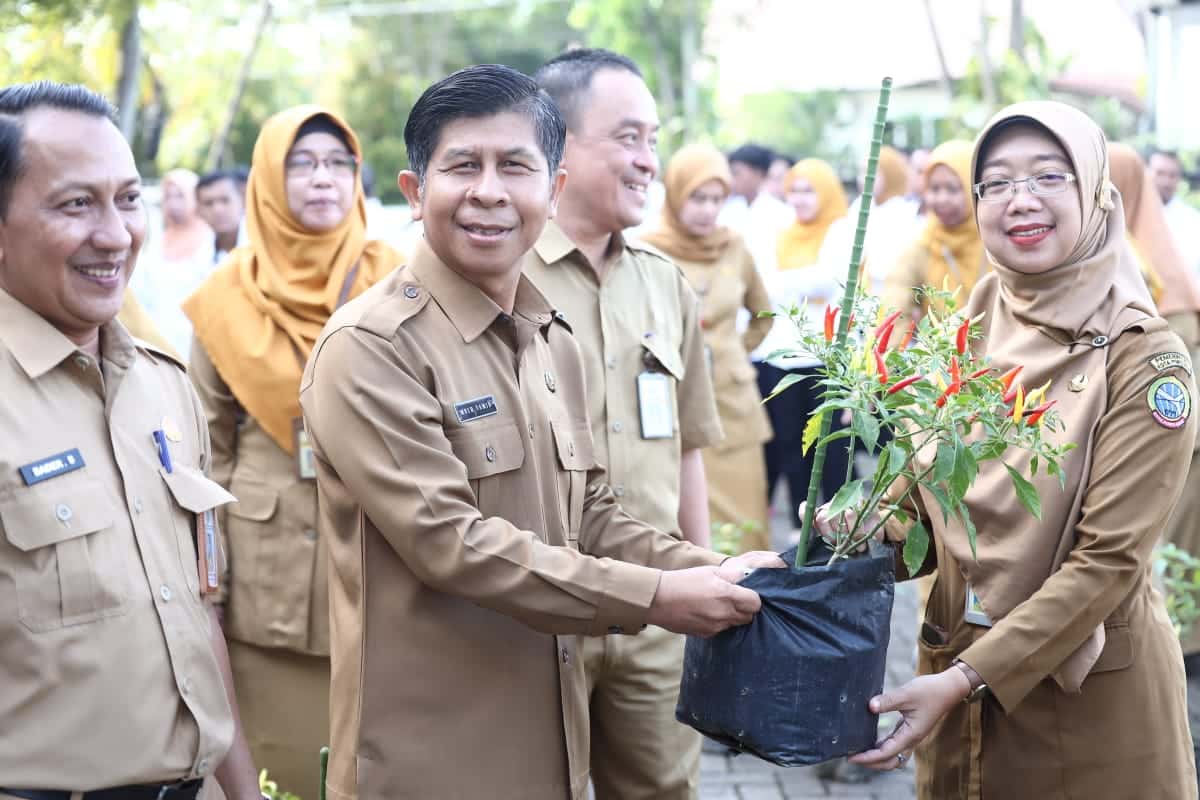 Dinas Pangan Pontianak Canangkan Gerakan Menanam Cabai kepada Pegawainya