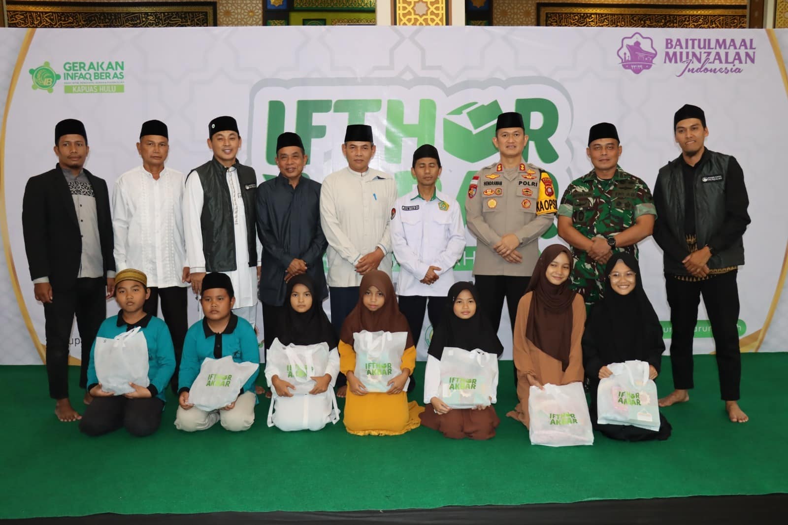 Kapolres Kapuas Hulu Hadiri Iftar Akbar Ramadhan bersama Santri, Yatim dan Penghafal Al-Qur’an