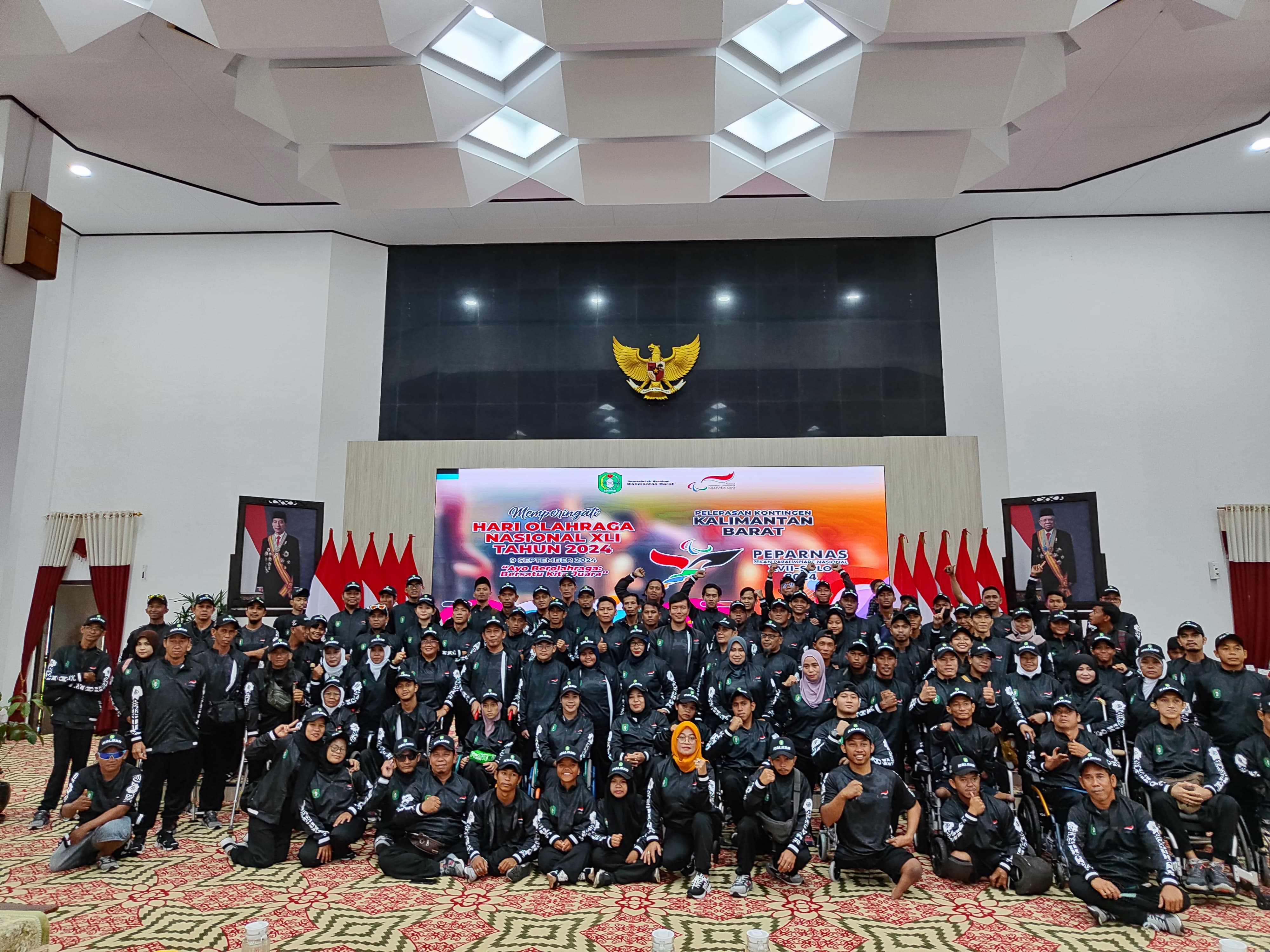 Pemprov Kalbar Serahkan Bonus kepada Atlet dan Pelatih Berprestasi di Popnas dan Peparpenas