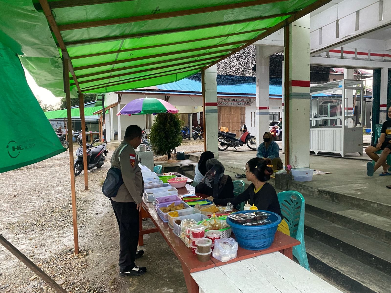 Polsek Pengkadan Patroli dan Monitoring Pasar Juadah Ramadhan