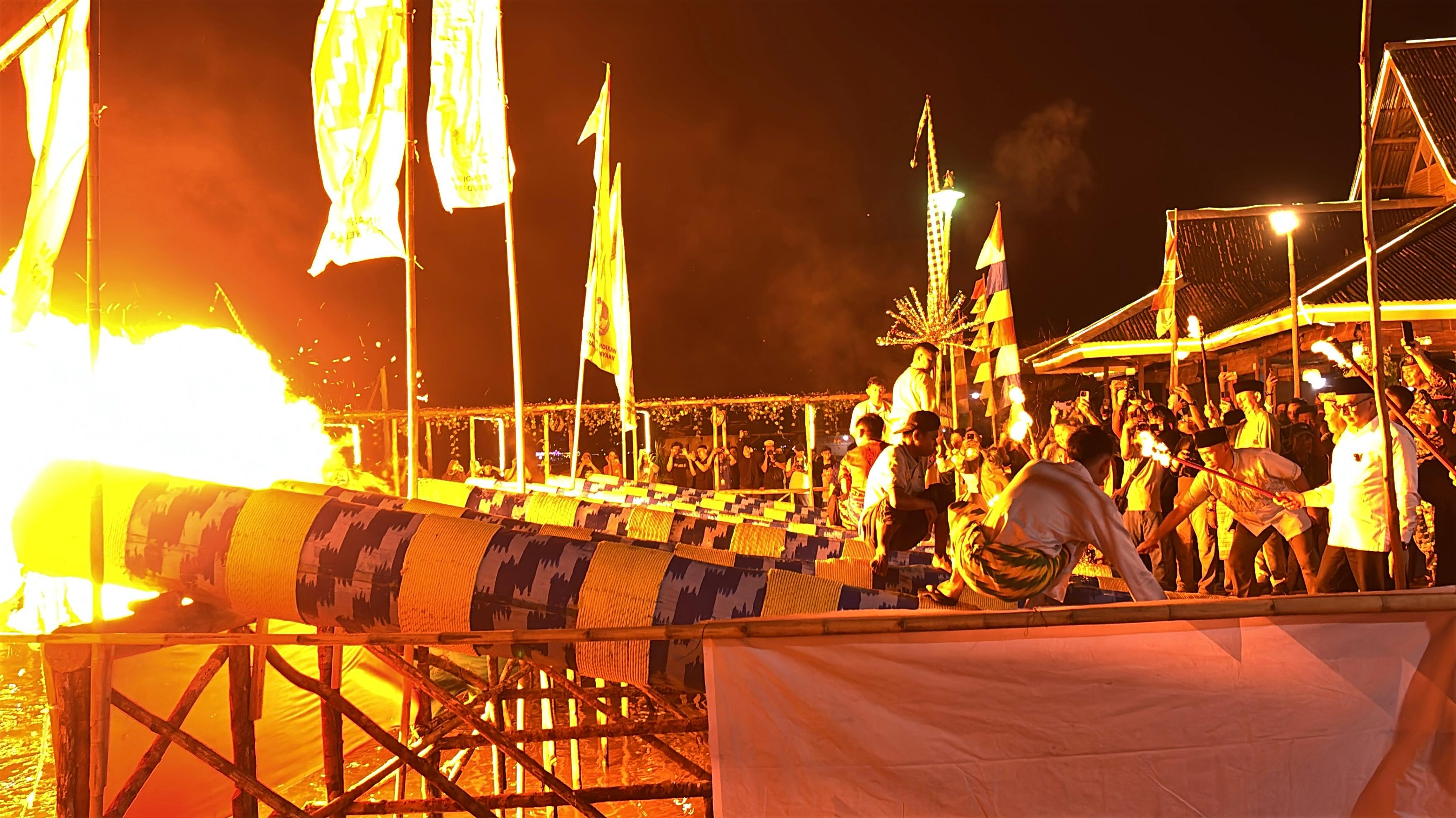 236 Meriam Karbit Gelegarkan Kota Pontianak di Malam Lebaran 2025