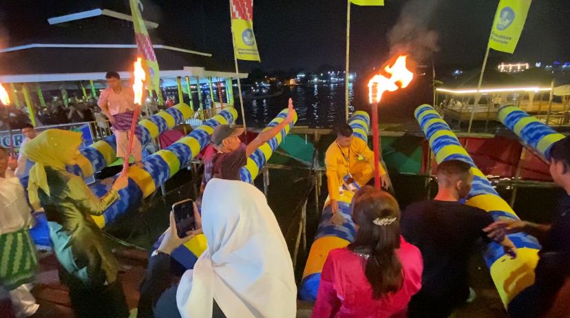 Momen Istri Pejabat Pemprov Kalbar dan Pemkot Kota "Nyucol" Meriam Karbit