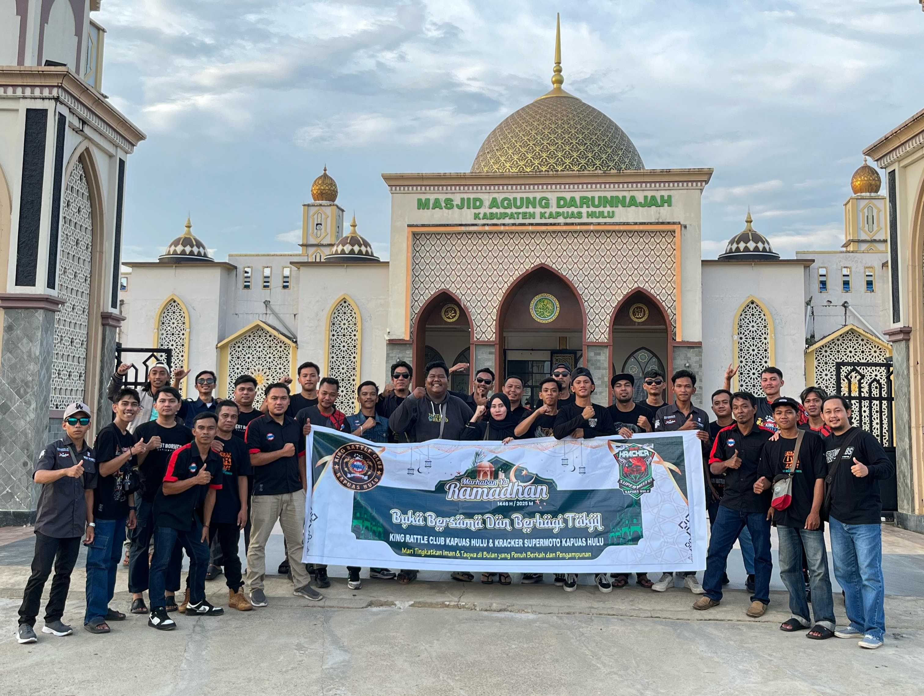 Berkah Ramadhan, King Rattle Club bersama Kracker Kapuas Hulu Berbagi Takjil