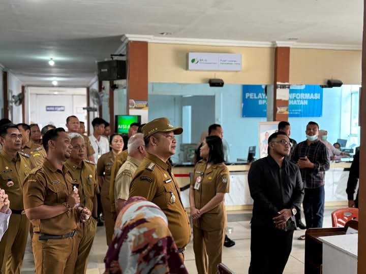 Hari Pertama Masuk Kerja, Bupati Alex Kunjungi RSUD dr. Agoesdjam Ketapang