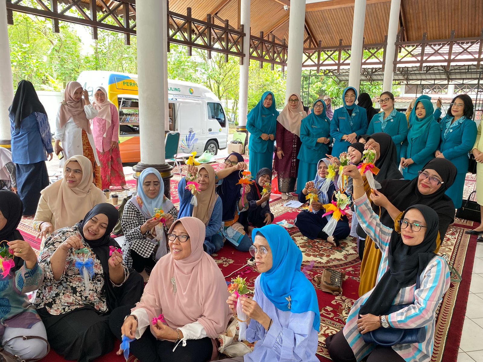 Keseruan Perempuan Tuli di Pontianak, Belajar Bikin Pokok Telok di Hari Kartini