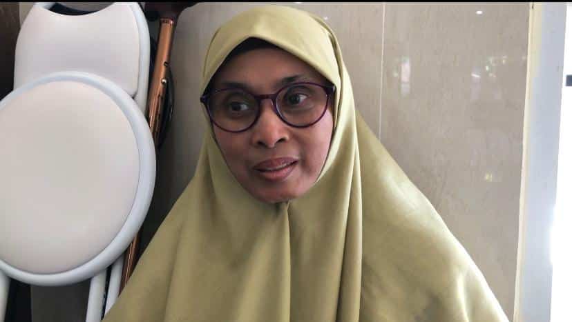 Meski Bertongkat, Ida Tetap Semangat Ikuti Manasik Haji: “Saya Berdoa Bisa Jalan Normal di Tanah Suci”