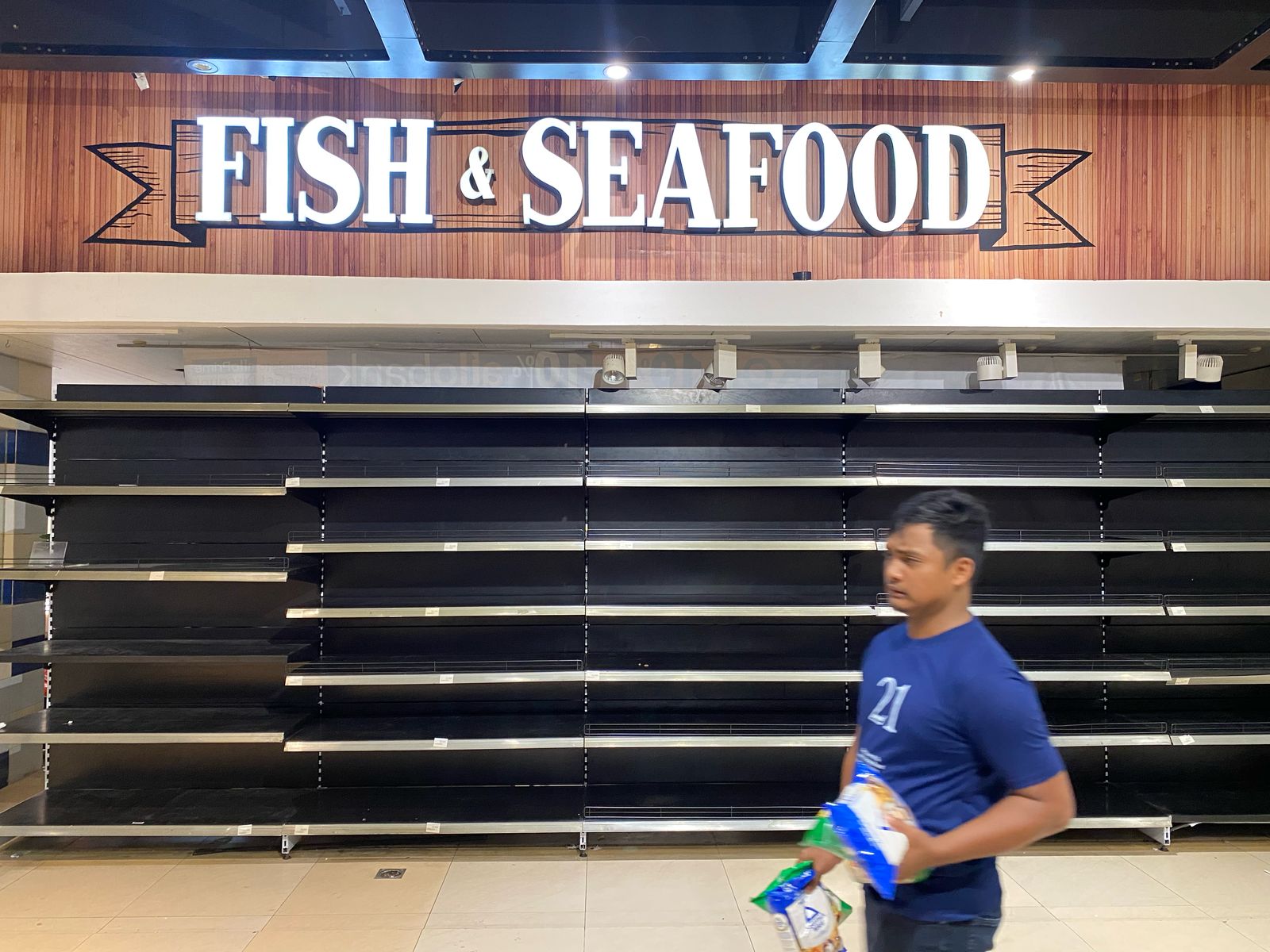 Transmart Pontianak Tutup Permanen Mulai 30 April, Rak-Rak Mulai Banyak Kosong Diburu Warga