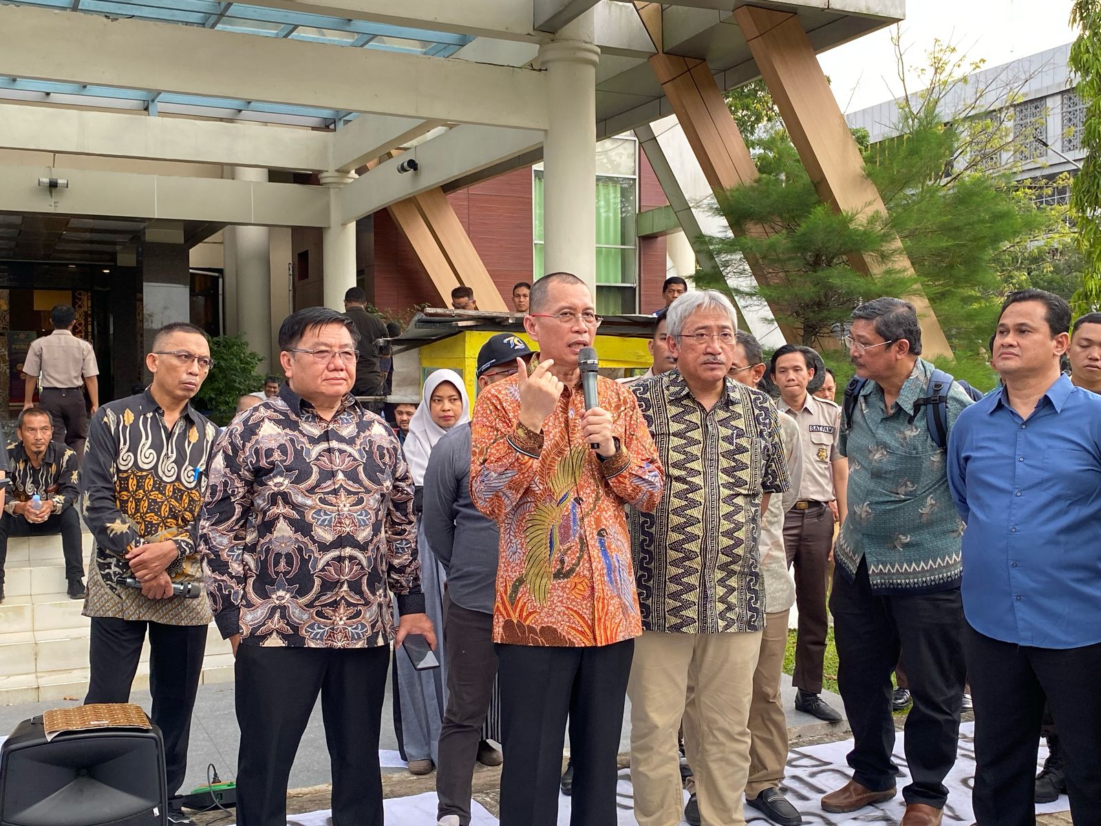 Penjelasan Rektor Untan Soal Coffee Shop 5cm Dibangun di Kawasan Kampus