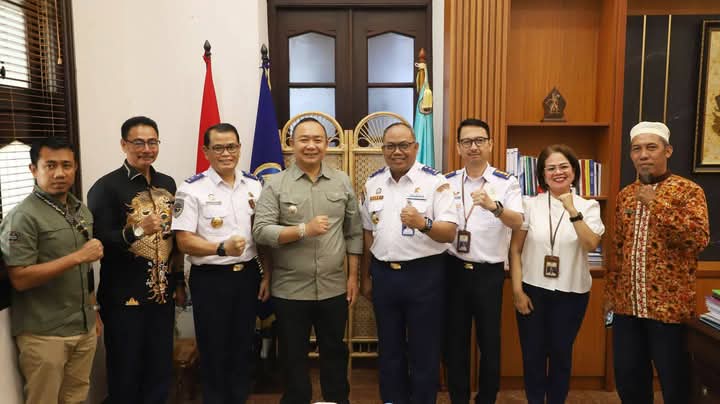 Bupati Ketapang Audiensi dengan Kemenhub, Bahas Pengembangan Transportasi Udara dan Laut