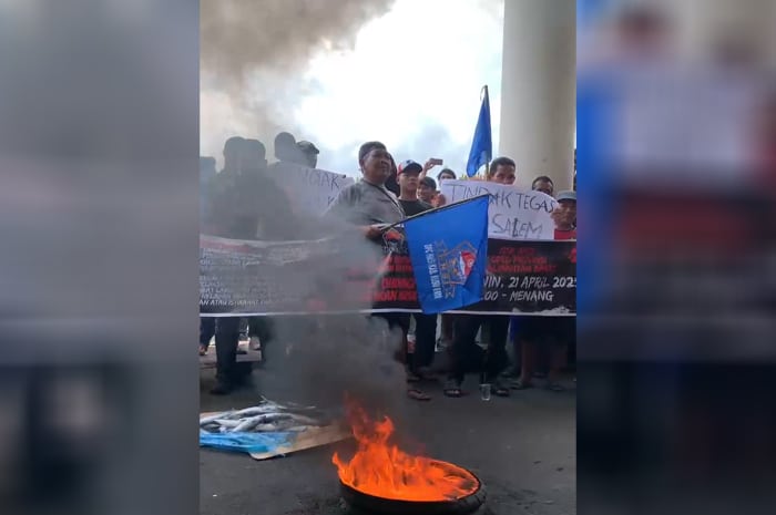 Nelayan dan Mahasiswa di Kalbar Demo Tolak Ikan Impor, Minta Tambat Labuh Direvisi dan BBM Nelayan Dipastikan Lancar
