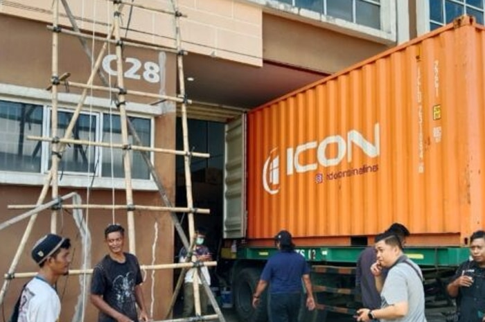 Ratusan Dus Rokok Ilegal Diduga Disimpan di Gudang Kubu Raya, Bea Cukai Turun Tangan