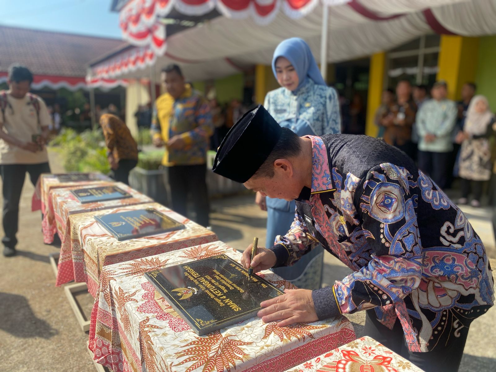 Kado Hardiknas, Gubernur Ria Norsan Resmikan 11 Sekolah Baru di Kalbar
