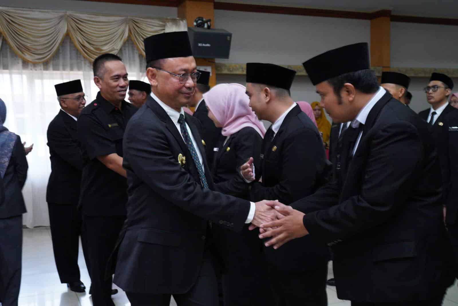 Wali Kota Pontianak Lantik 14 Kepala Sekolah dan 164 Pejabat Fungsional PPPK