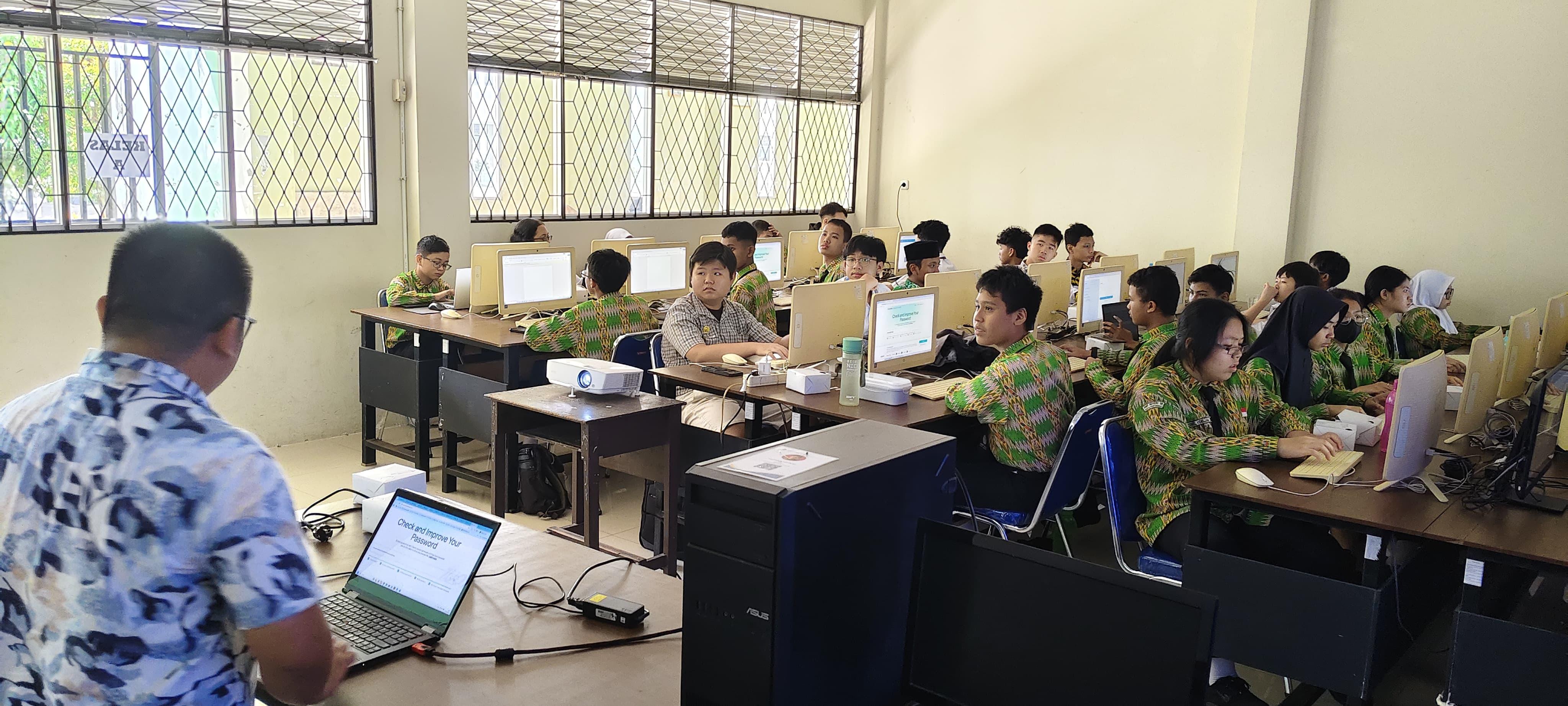 Kementerian Komdigi Edukasi Siswa SMP di Pontianak Tentang Cyber Security