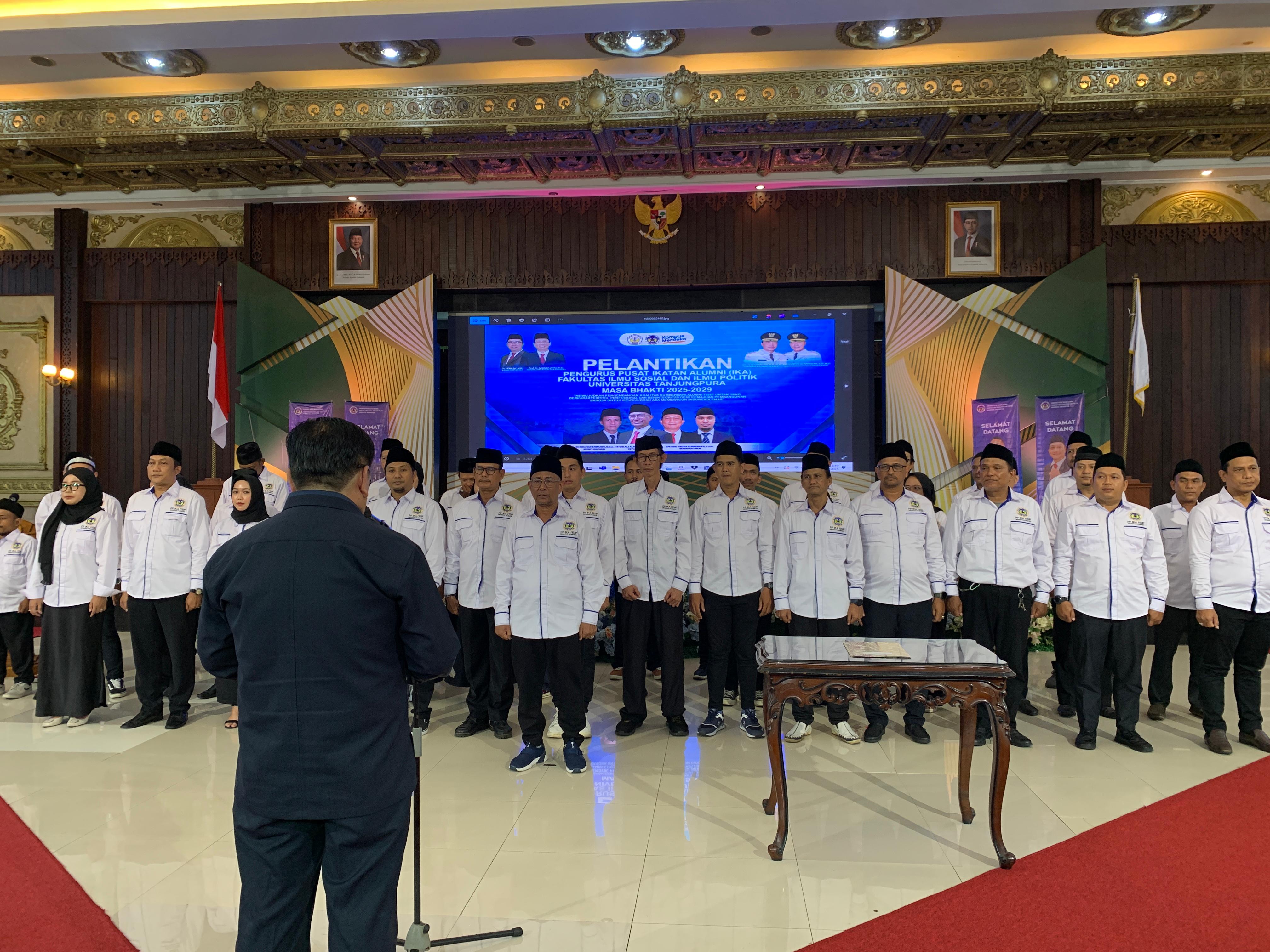 PP IKA Fisip Untan 2025 - 2029 Resmi Dilantik, Gubernur Ria Norsan Dorong Kontribusi Nyata Alumni untuk Masyarakat