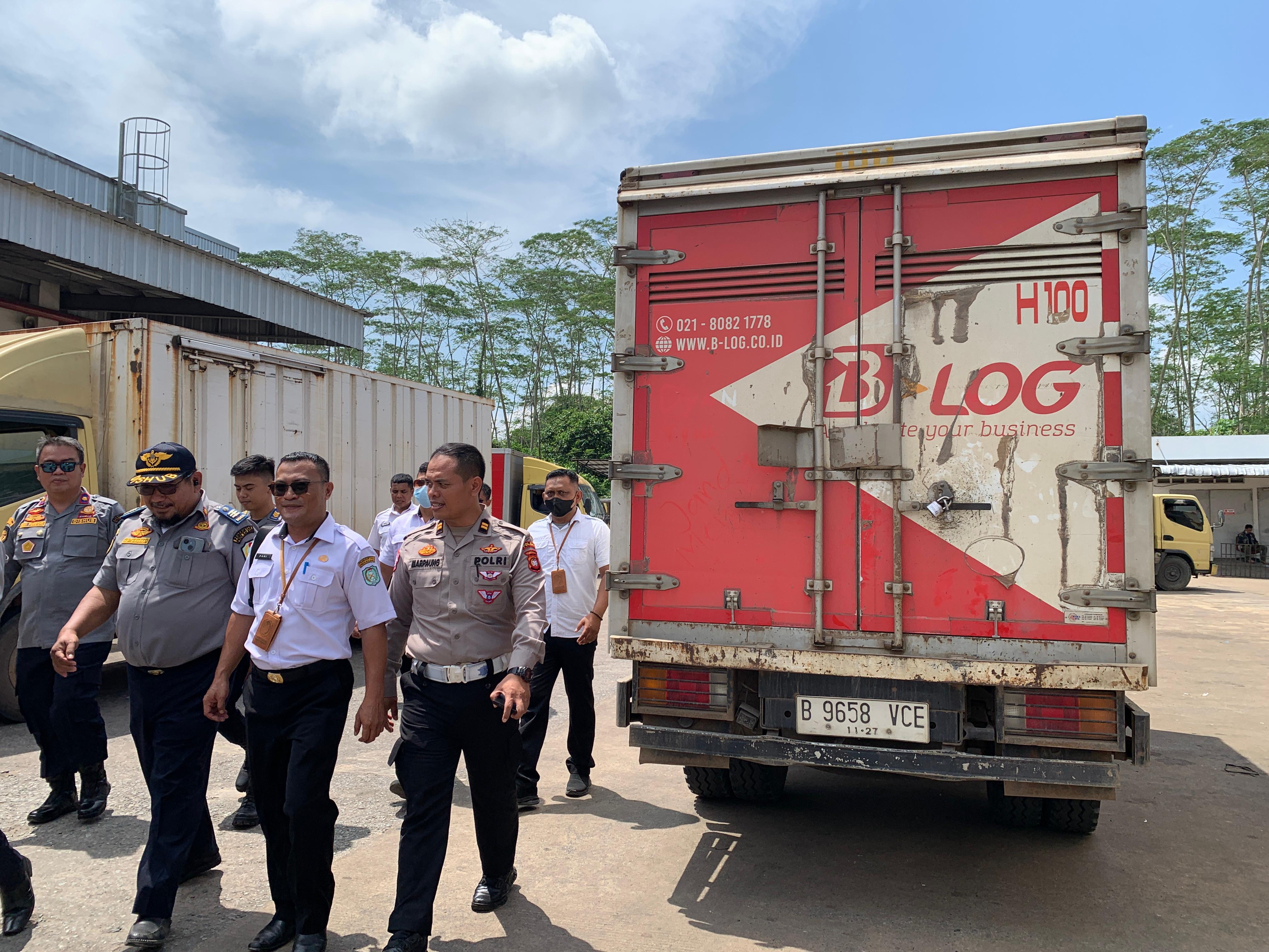 Bapenda Kubu Raya Sidak Sejumlah Gudang dan Pool Kendaraan Angkutan Barang