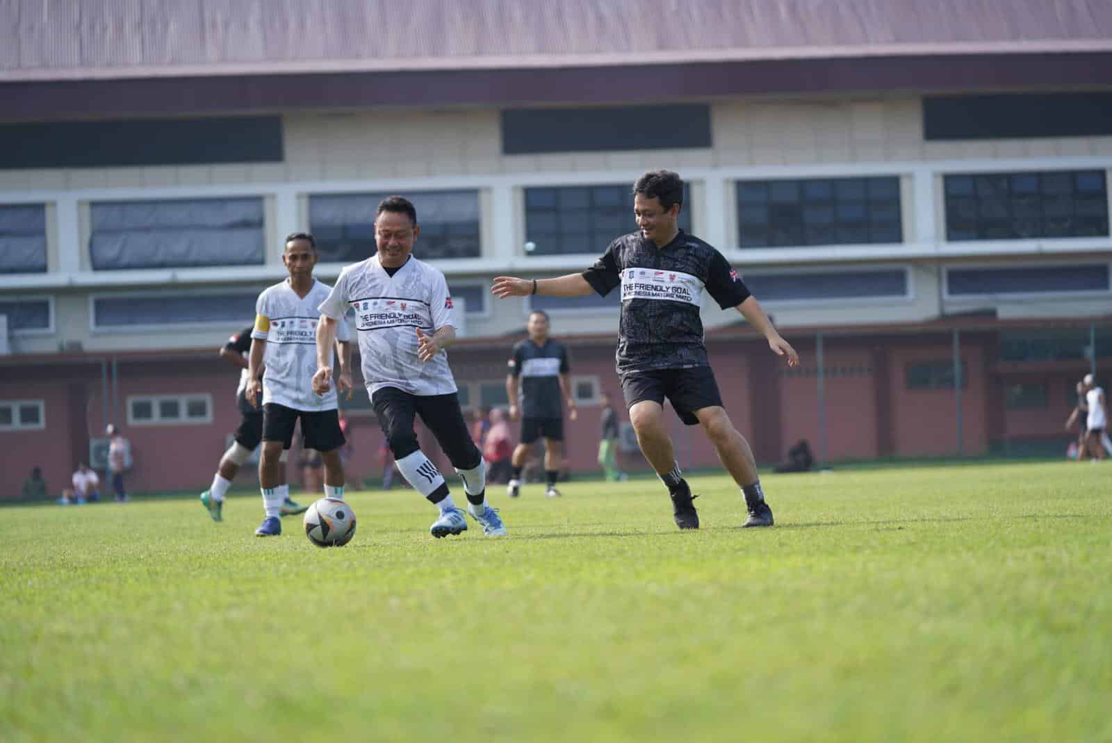 Wako Edi Kamtono Bermain Sepak Bola, Bela Tim Apeksi City