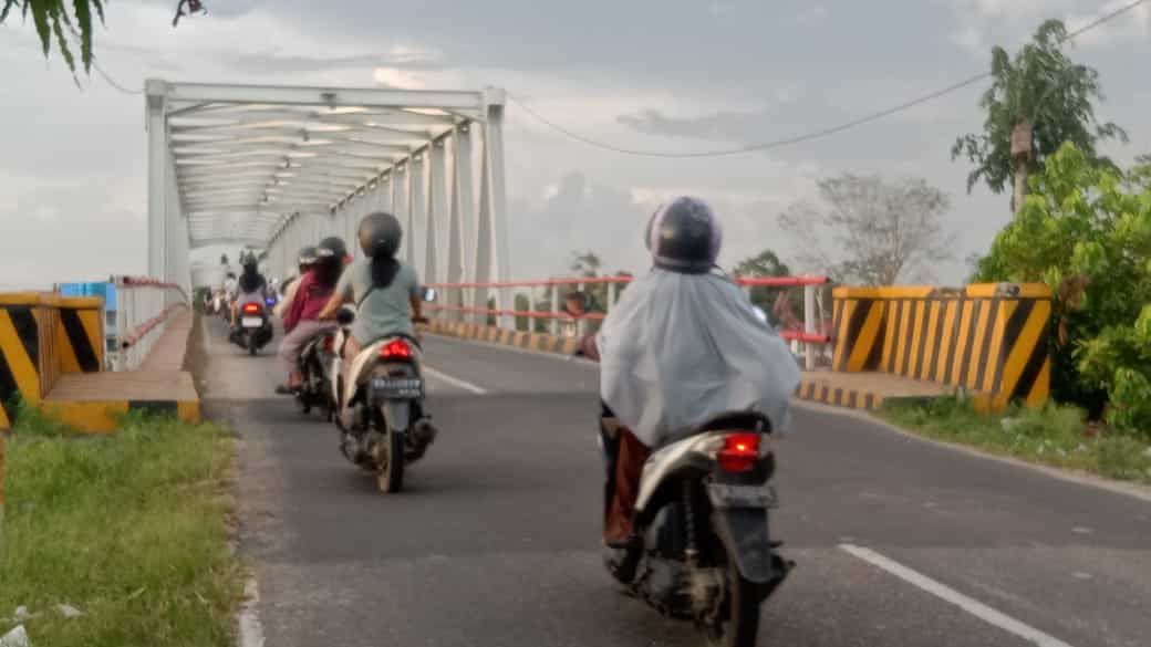 Oprit Jembatan Kapuas Putussibau Terjadi Penurunan, Potensi Ancam Keselamatan Warga