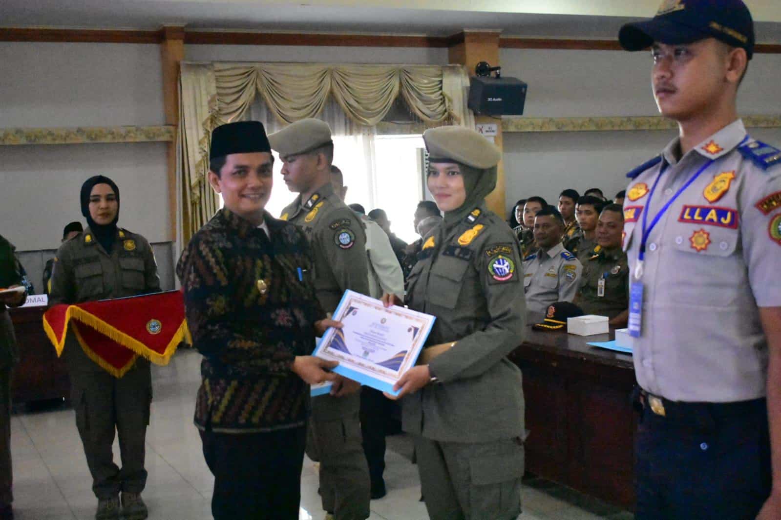 Bahasan Tutup Pembekalan dan Peningkatan Kapasitas SDM CPNS Satpol PP dan PPPK Dishub Kota Pontianak 2025