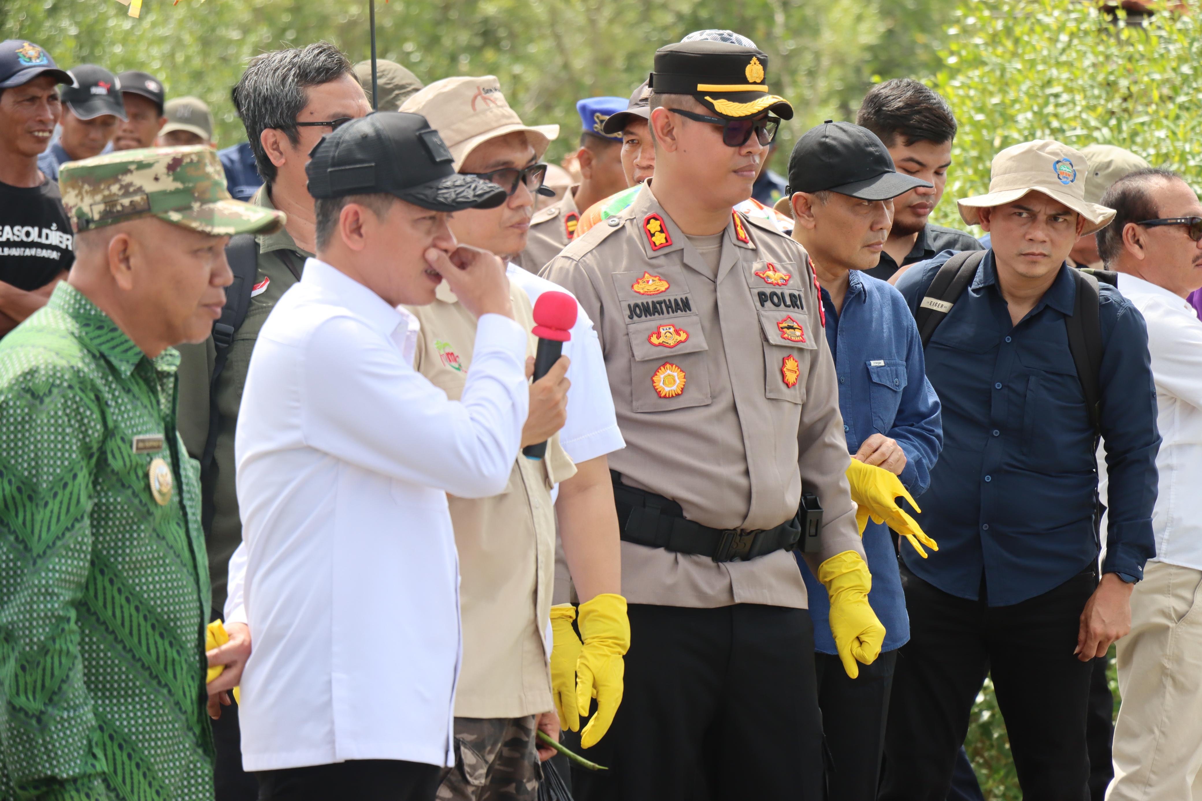 Puji Inovasi OCD, Menteri LH Sebut Mempawah Bakal Jadi Model Nasional Soal Menanam Mangrove