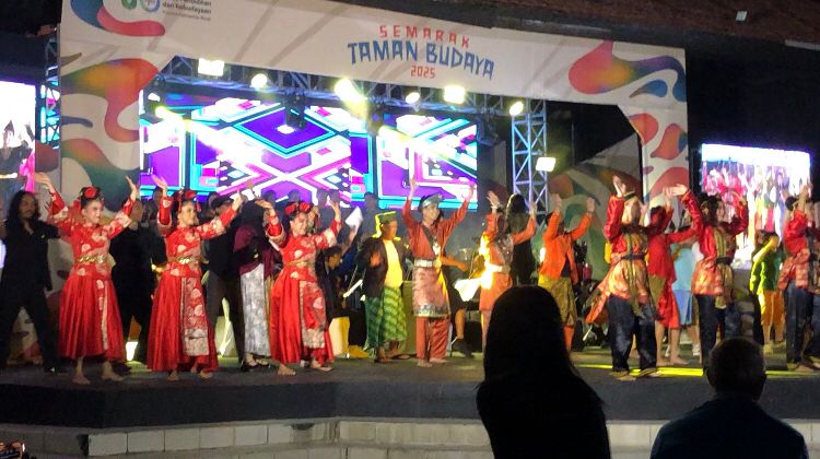 Disdikbud Kalbar Suguhkan Pagelaran Orkestra Spektakuler di Taman Budaya