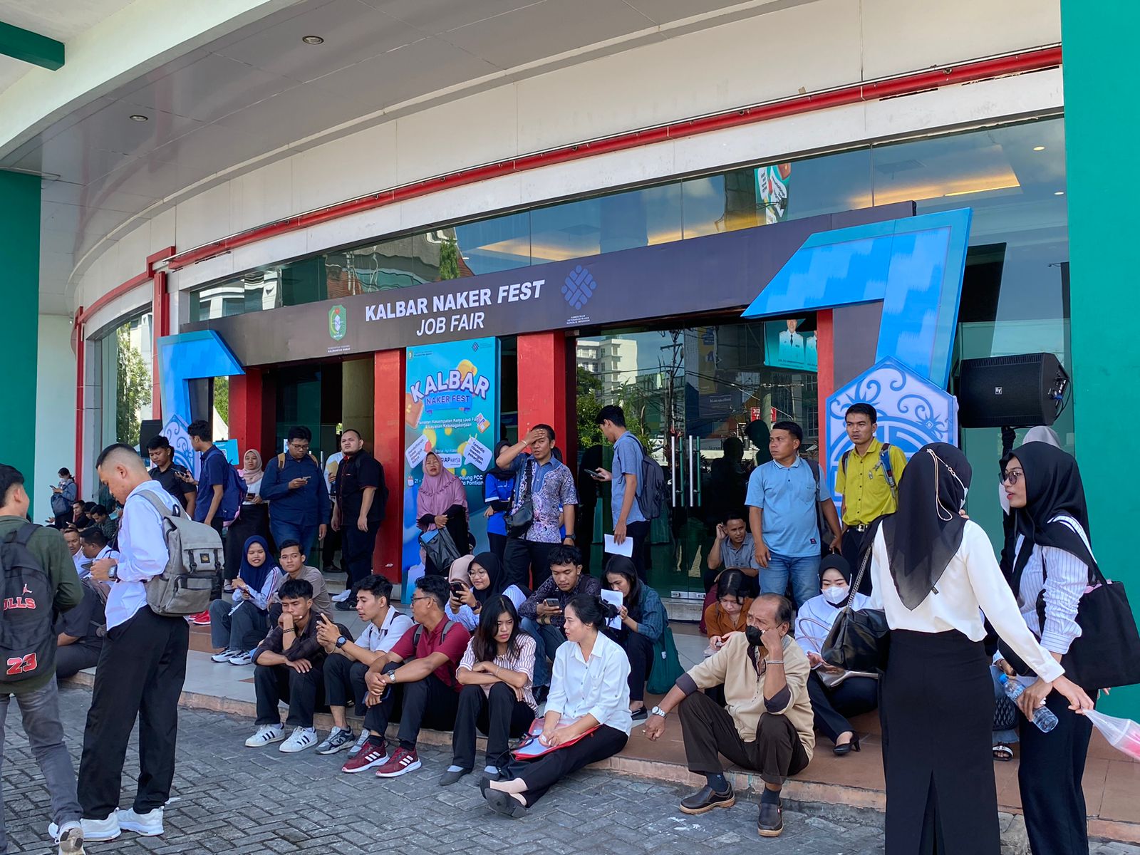 ‎Cari Kerja Makin Sulit, Ratusan Pencaker Serbu Job Fair di Pontianak