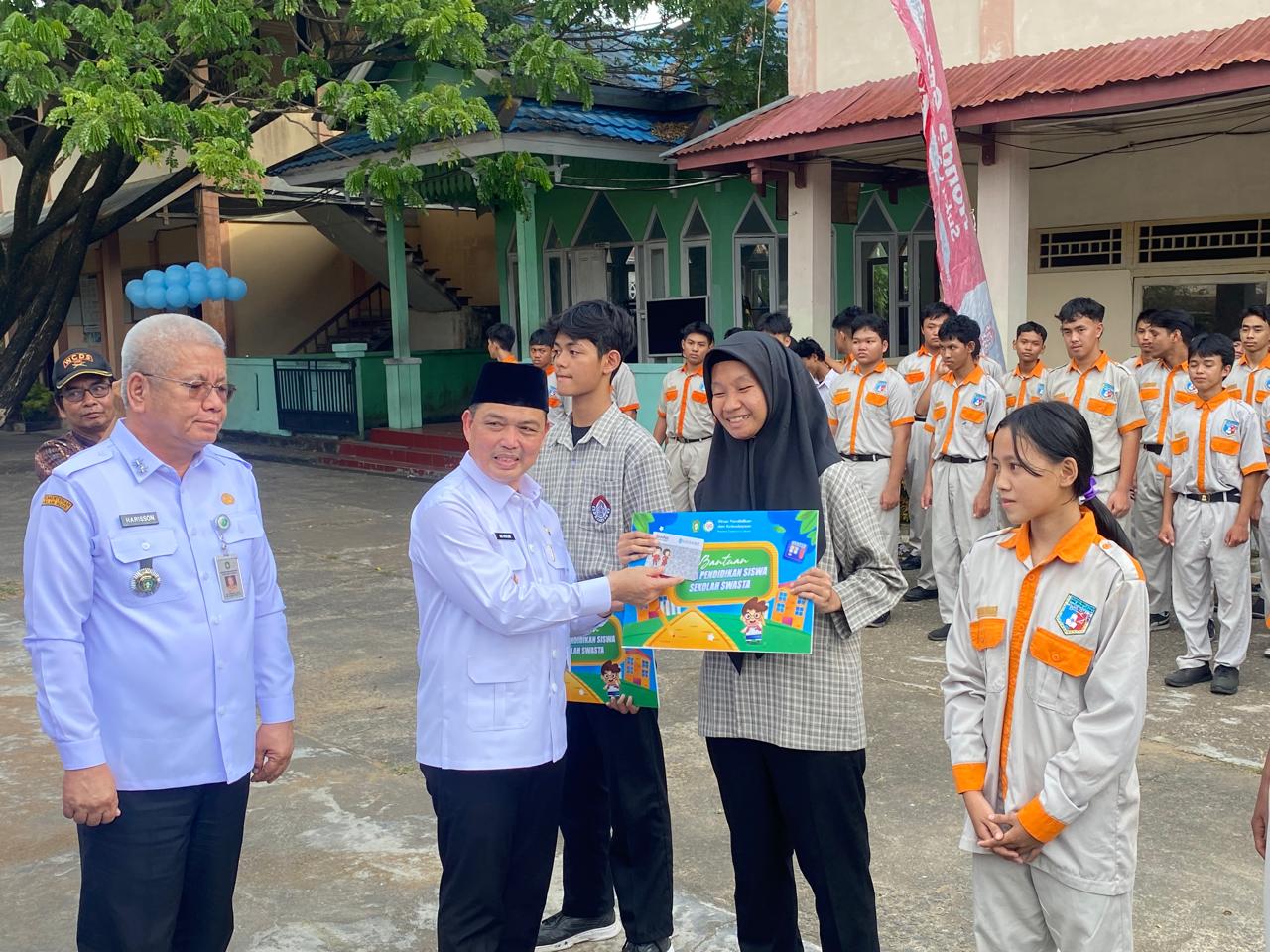Pemprov Kalbar Salurkan Bantuan SPP untuk 21 Ribu Siswa SMA/SMK Swasta