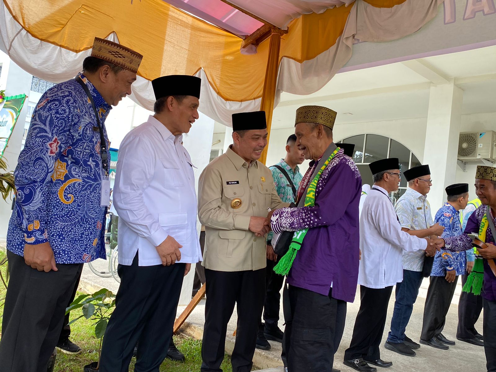 Dilepas Wamenag RI, 159 Jemaah Haji Asal Sambas Siap Bertolak ke Tanah Suci