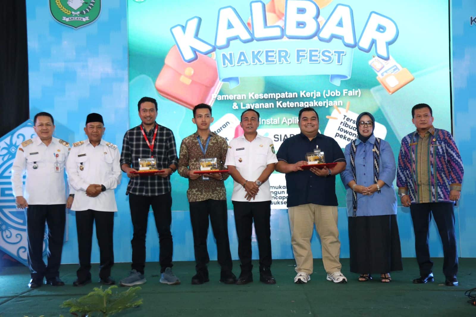 Alfamart Raih Penghargaan di Kalbar Naker Fest 2025