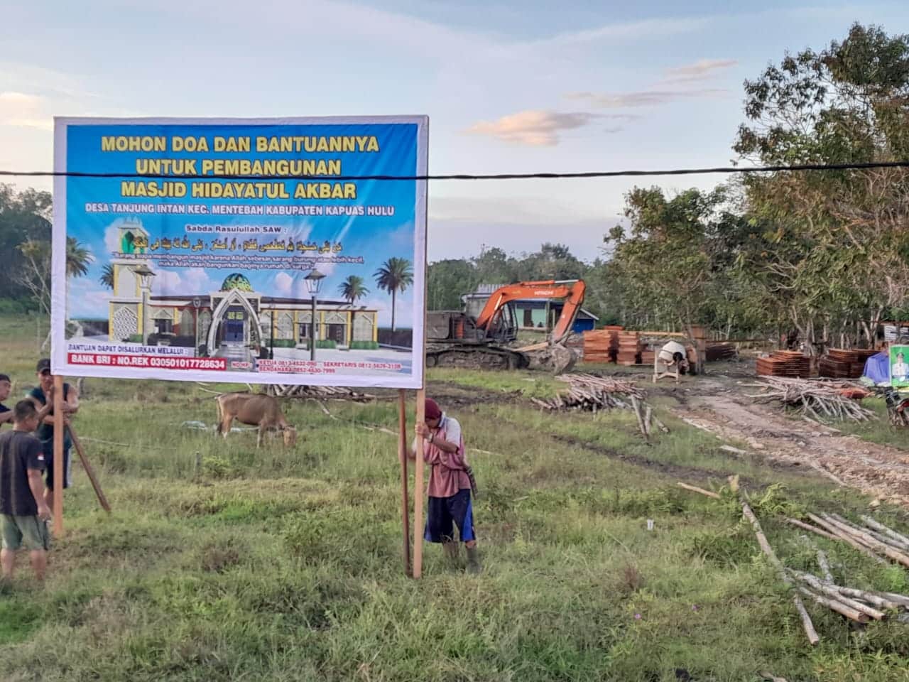 Masyarakat Desa Tanjung Intan Mentebah Kompak Gotong Royong Bangun Masjid dan Surau