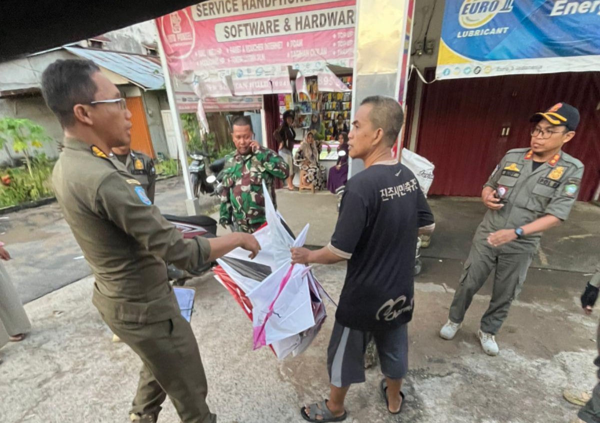 Satpol PP Razia Penjual dan Pemain Layangan di Pontianak Utara