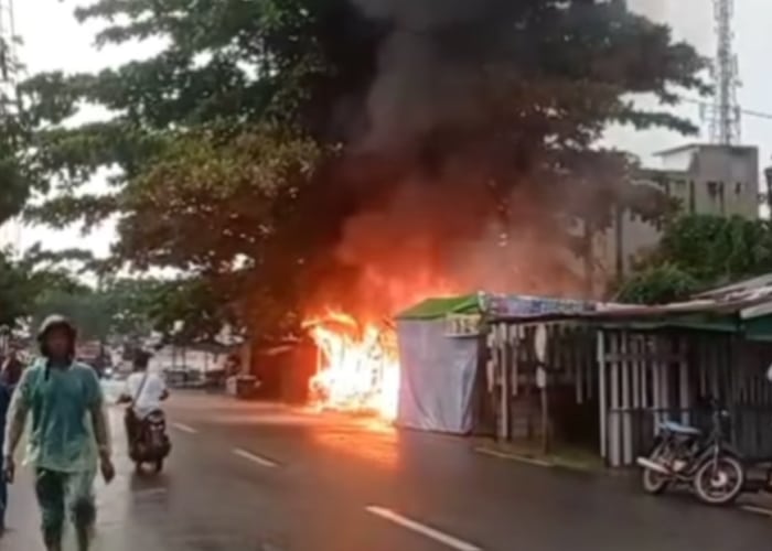 Kios Tambal Ban di Pontianak Barat Terbakar, Pemilik Selamat Meski Tertidur Saat Api Melalap
