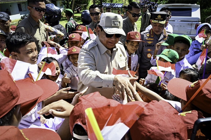 Disambut Meriah Warga, Presiden Prabowo Tiba di Bengkayang untuk Panen Raya Jagung