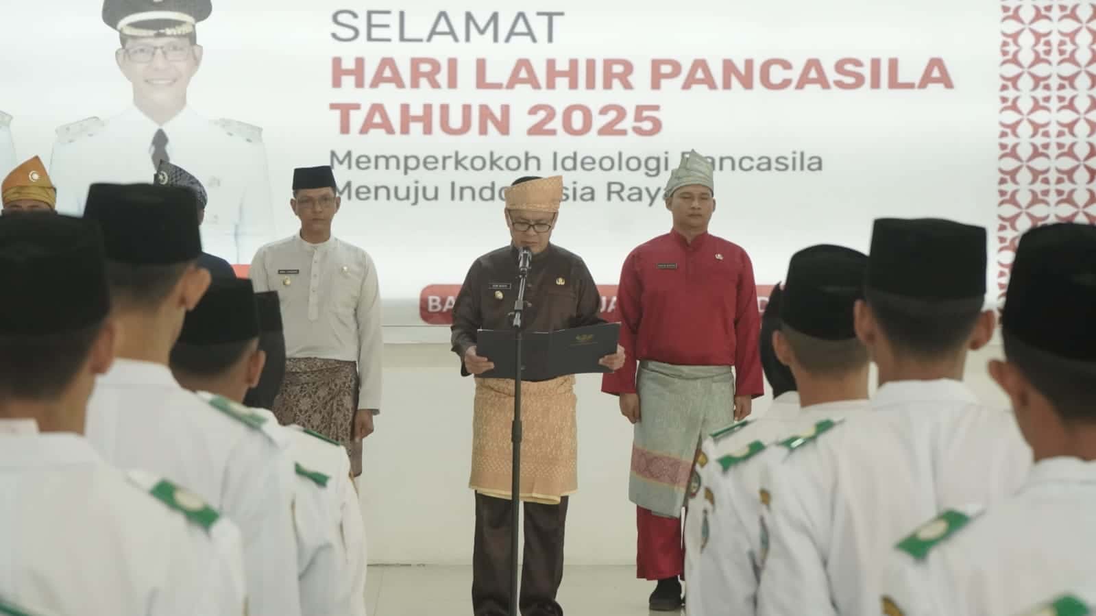 Bupati Romi Pimpin Upacara Peringatan Hari Lahir Pancasila 2025 dan Lantik Pelaksana Duta Pancasila Paskibraka Kayong Utara