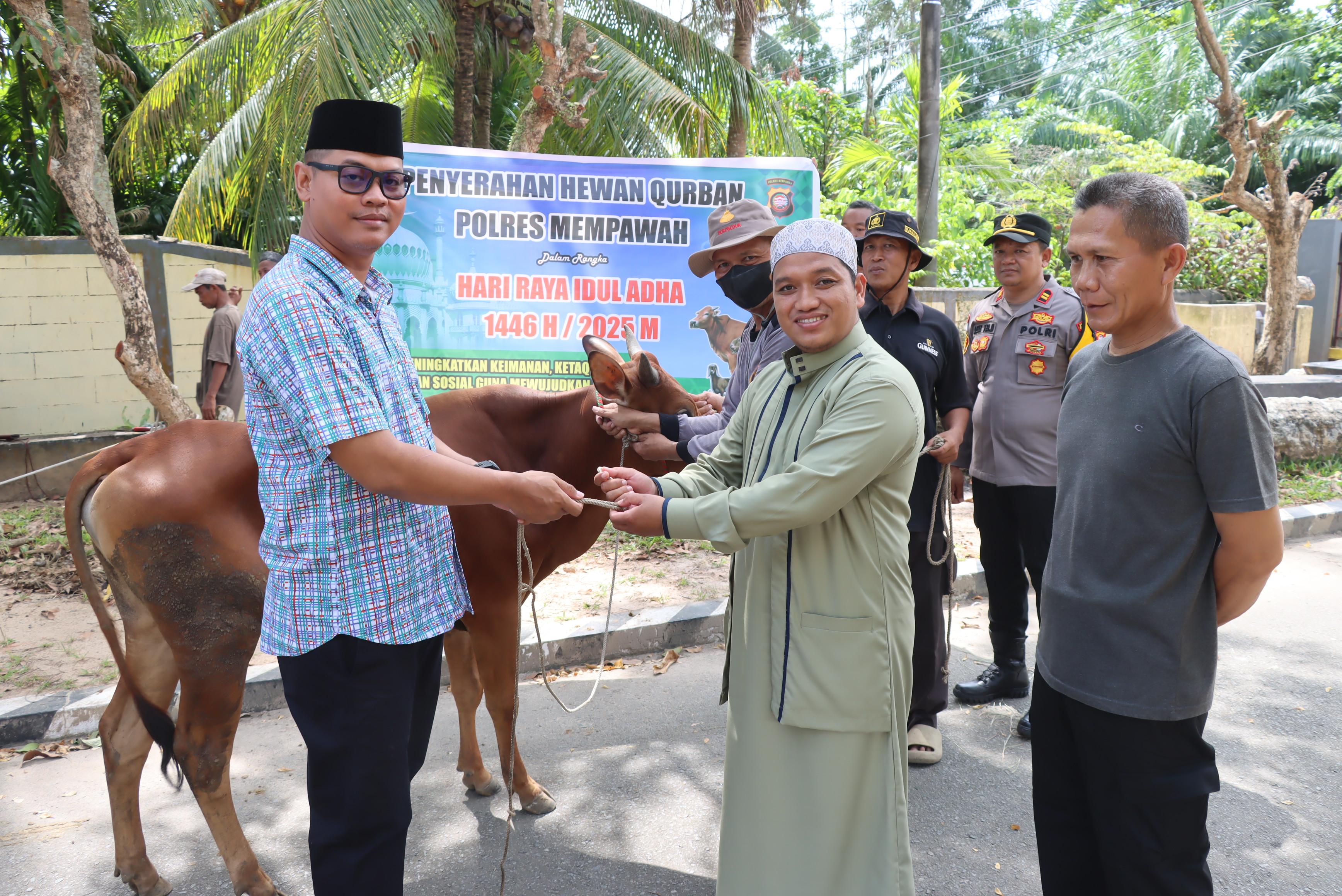Tebar Kebaikan Iduladha 1446 H, Polres Mempawah Distribusikan Daging Kurban ke Masyarakat