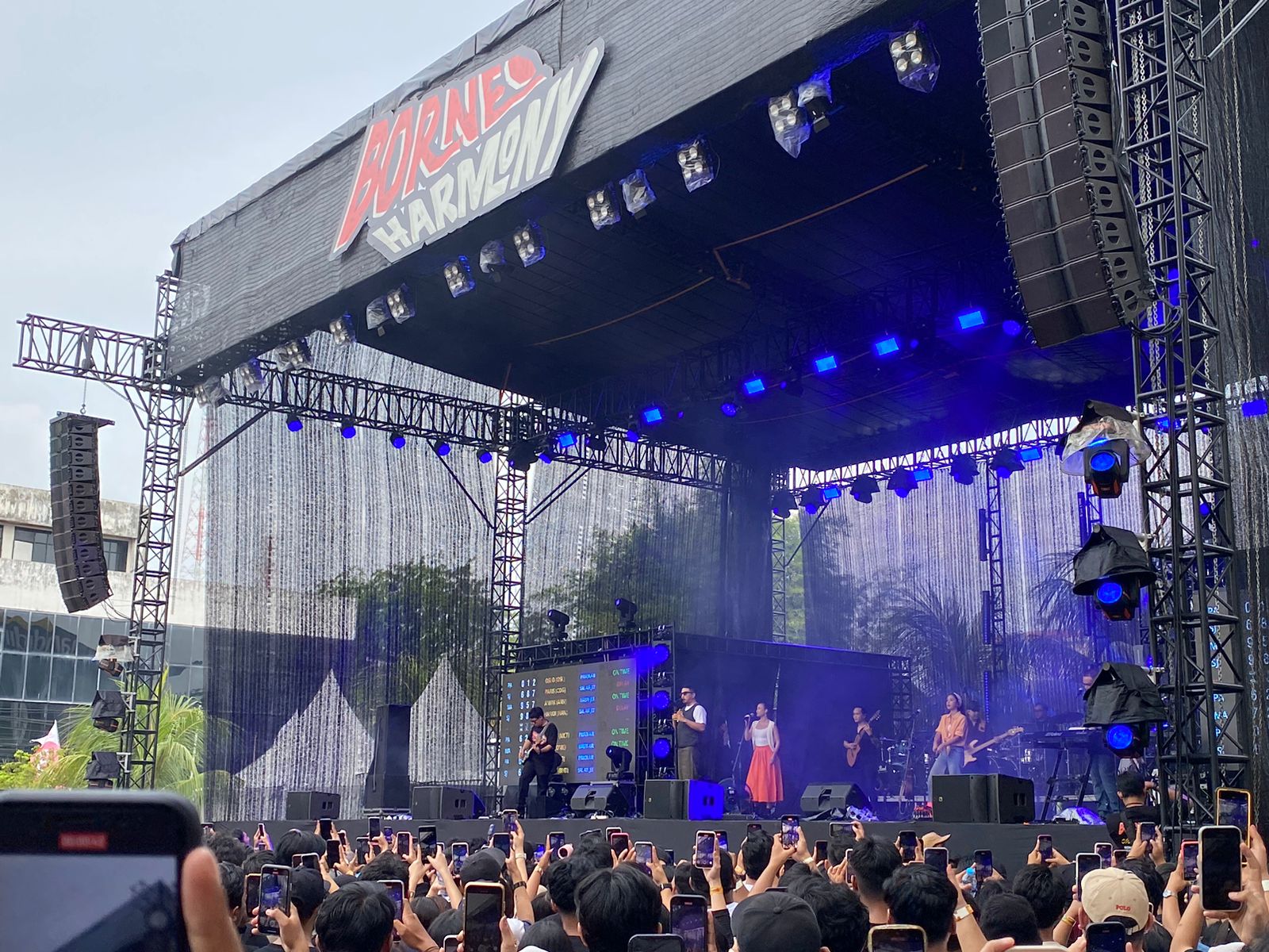 Sal Priadi dan Bernadya Bikin Penonton Borneo Harmony di Pontianak Terbawa Emosi