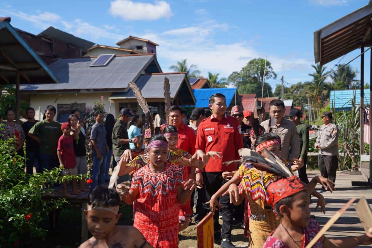 Bupati Kapuas Hulu Kunjungan Kerja ke Desa Belatung Kecamatan Embaloh Hilir