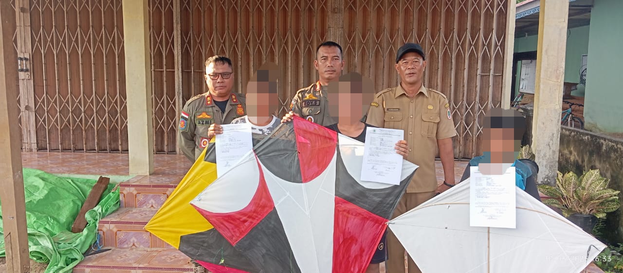 Satpol PP Kapuas Hulu Tertibkan Pemain Layangan di Kedamin Putussibau Selatan