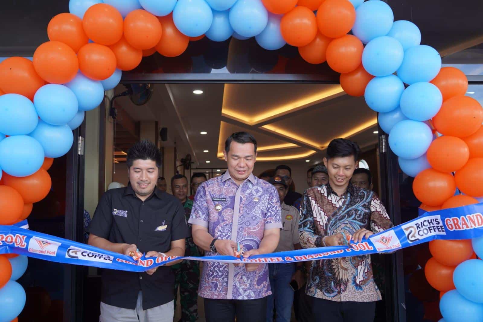 Bupati Fransiskus Diaan Sebut Rich's Coffee dan Diamond Pool Bantu Dorong Ekonomi Lokal dan Serapan Tenaga Kerja