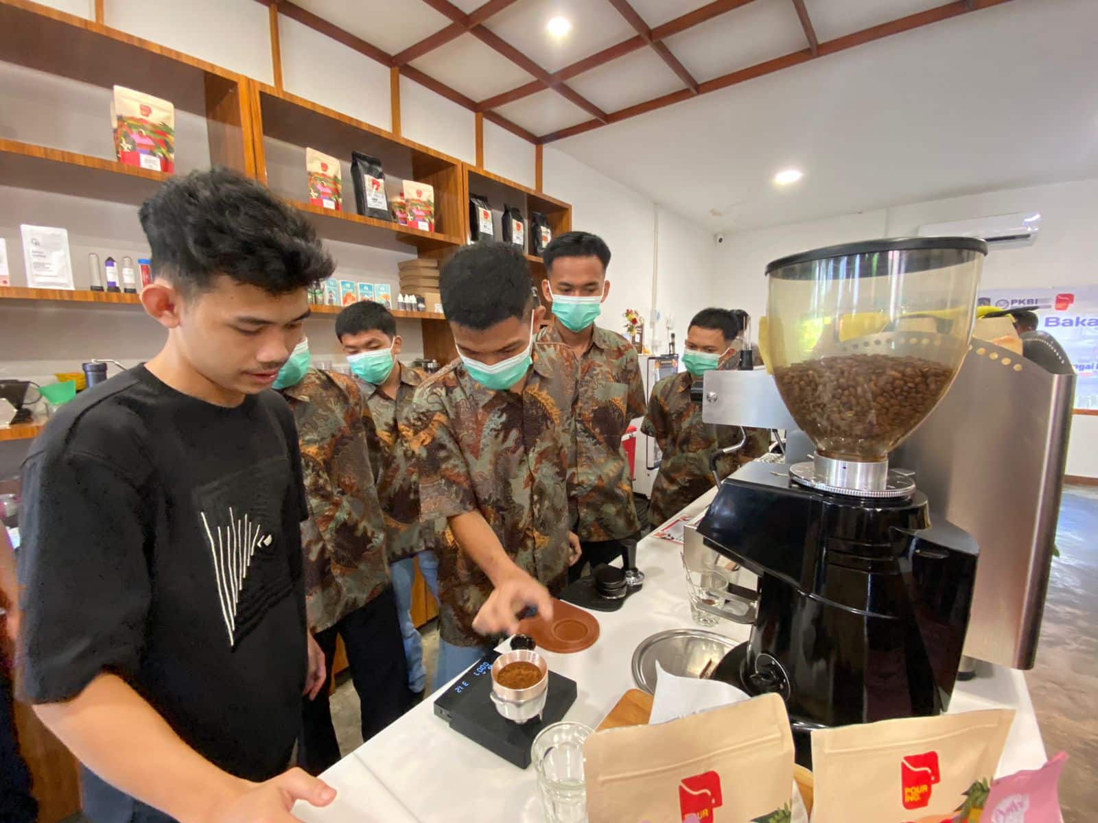 Dilatih Jadi Barista, 5 Anak Binaan LPKA Suguhkan Kopi di Kafe Pontianak