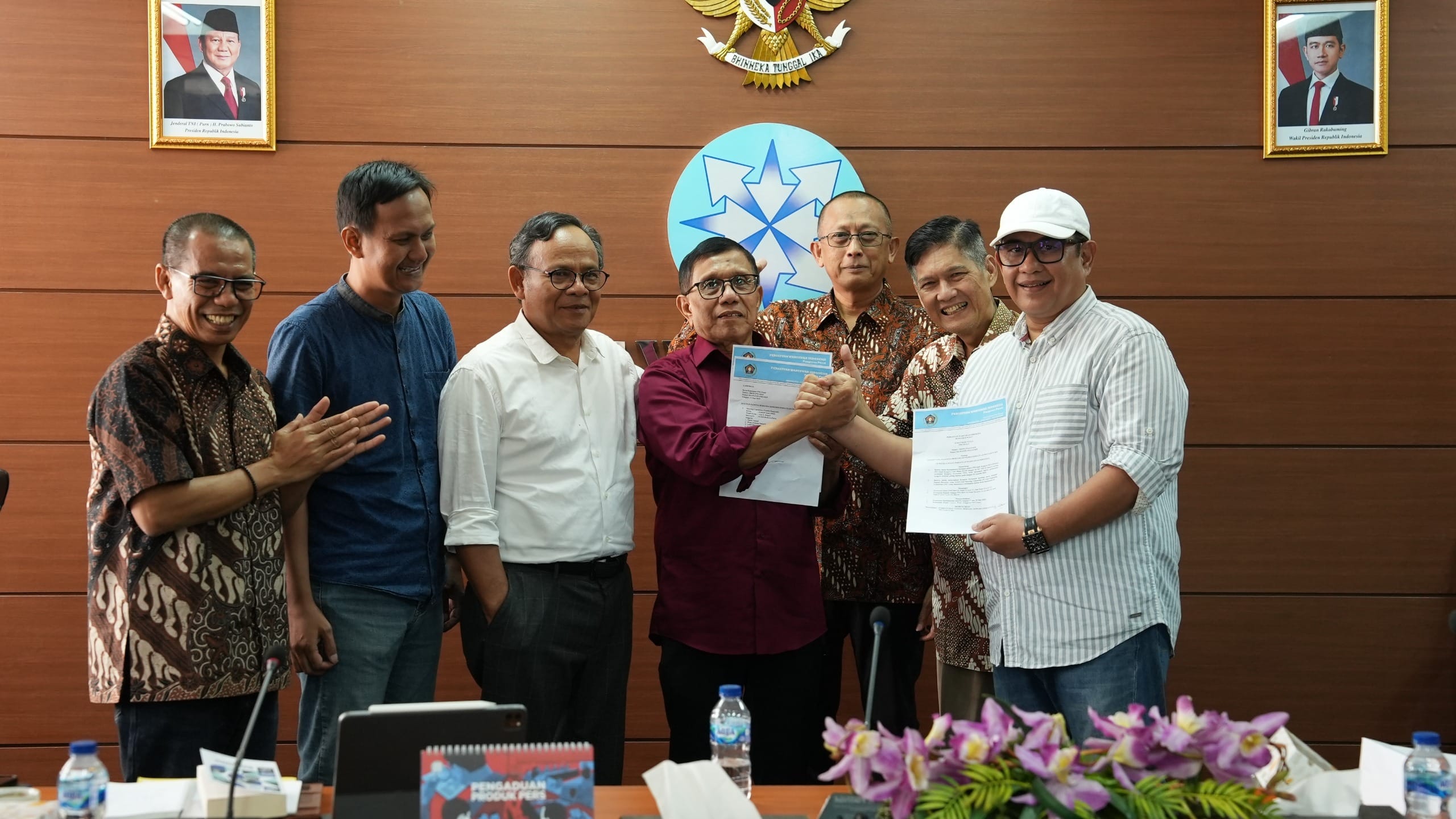 Disaksikan Dewan Pers, Hendry Bangun dan Sekedang Tandatangani Panitia Bersama Kongres Persatuan