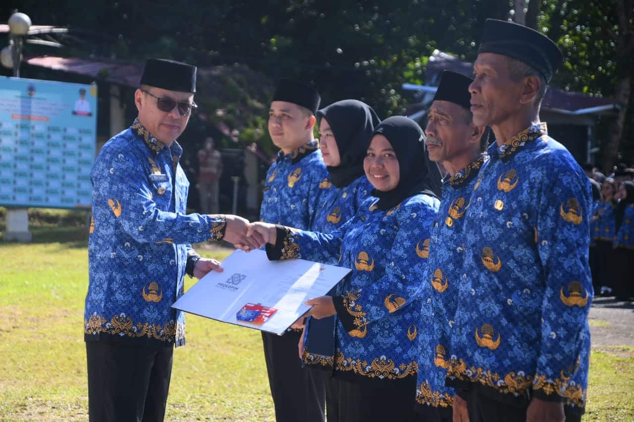 Bupati Romi Wijaya Serahkan SK kepada 924 ASN Baru: Ini Adalah Pengabdian, Bukan Sekadar Jabatan