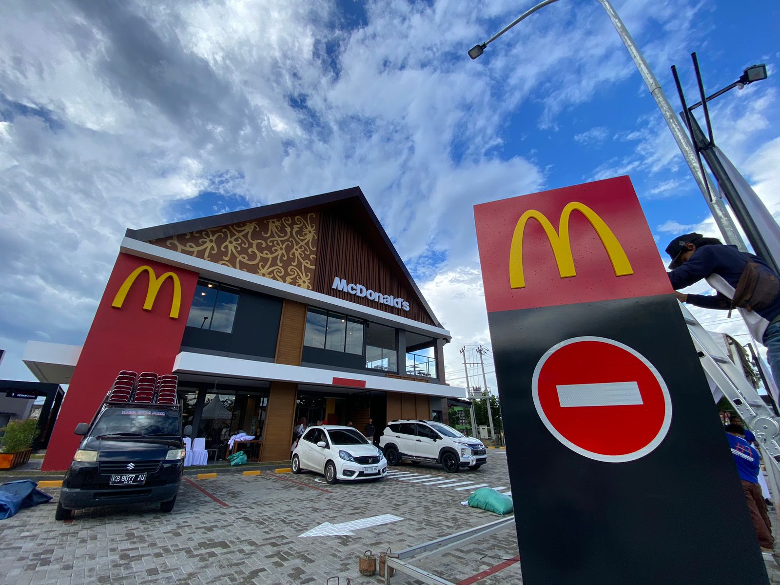 McDonald’s Bumi Raya Dibuka, Desain Bangunan Terinspirasi dari Rumah Betang