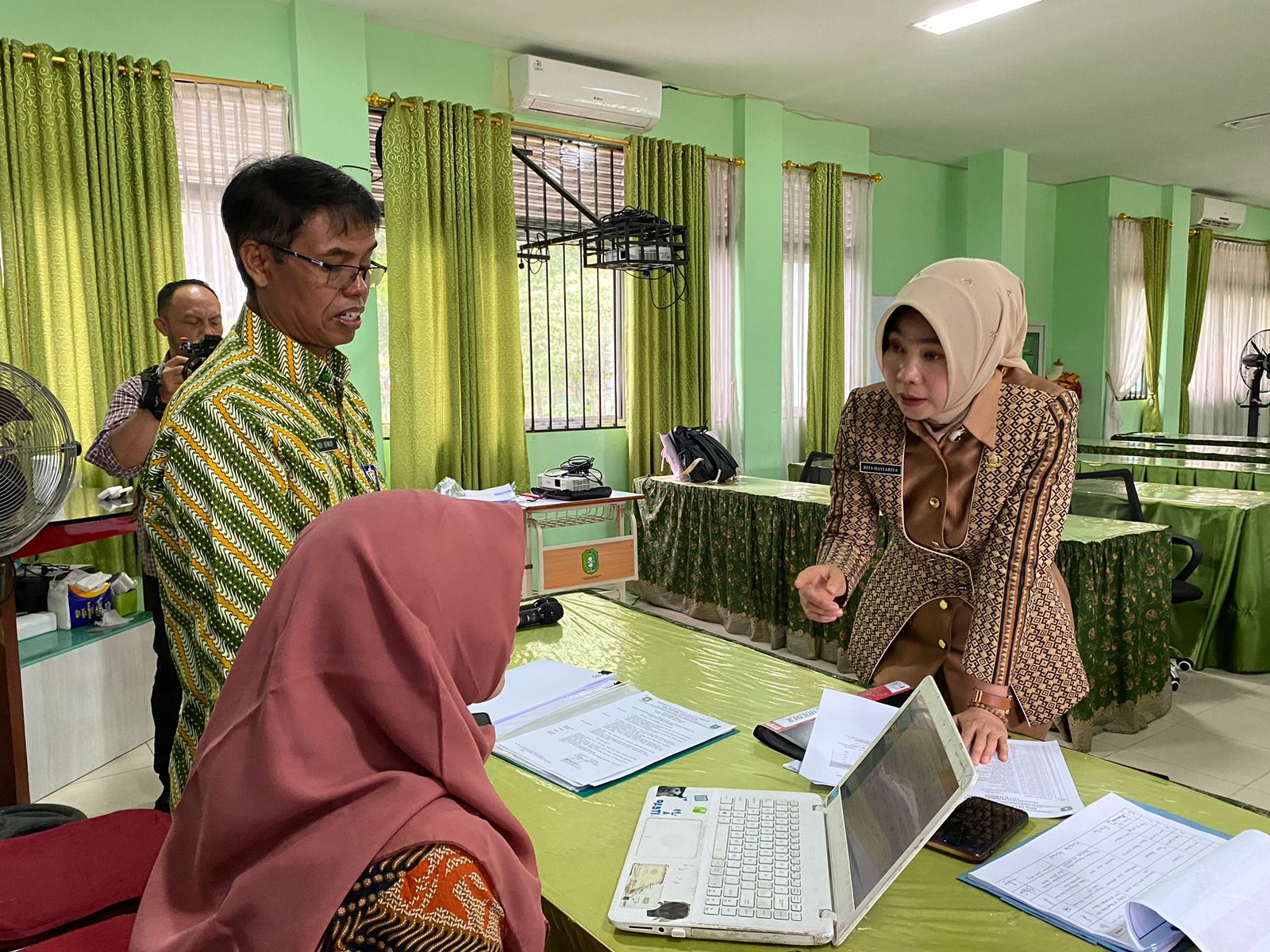 Kadisdikbud Kalbar Pantau SPMB di SMAN 3 Pontianak, Pastikan Proses Transparan dan Bebas Titipan