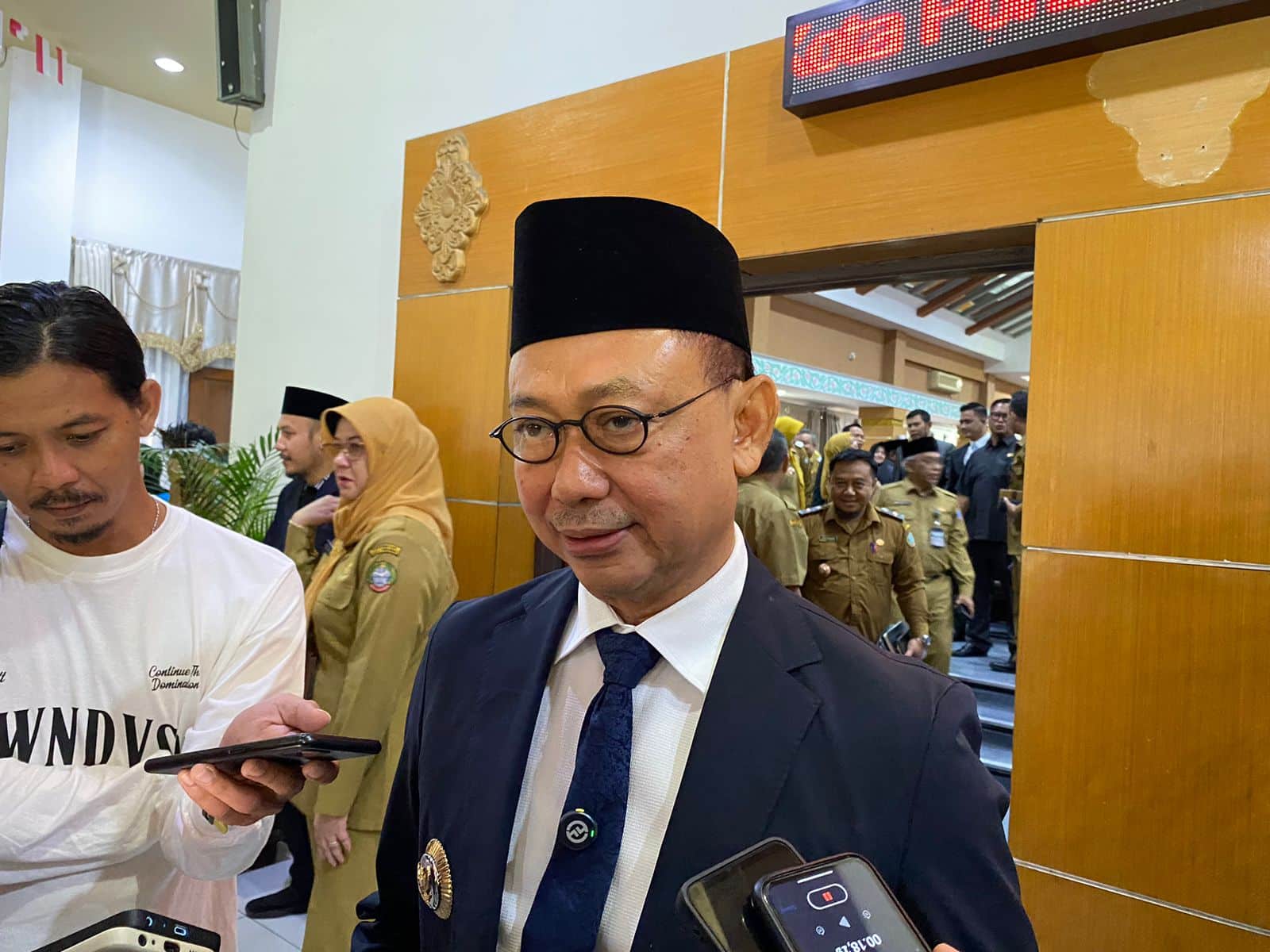 Viral PKL Kuasai Fasilitas Publik di Waterfront Pontianak, Edi Kamtono: Itu Kita Bangun untuk Masyarakat, Bukan Perorangan