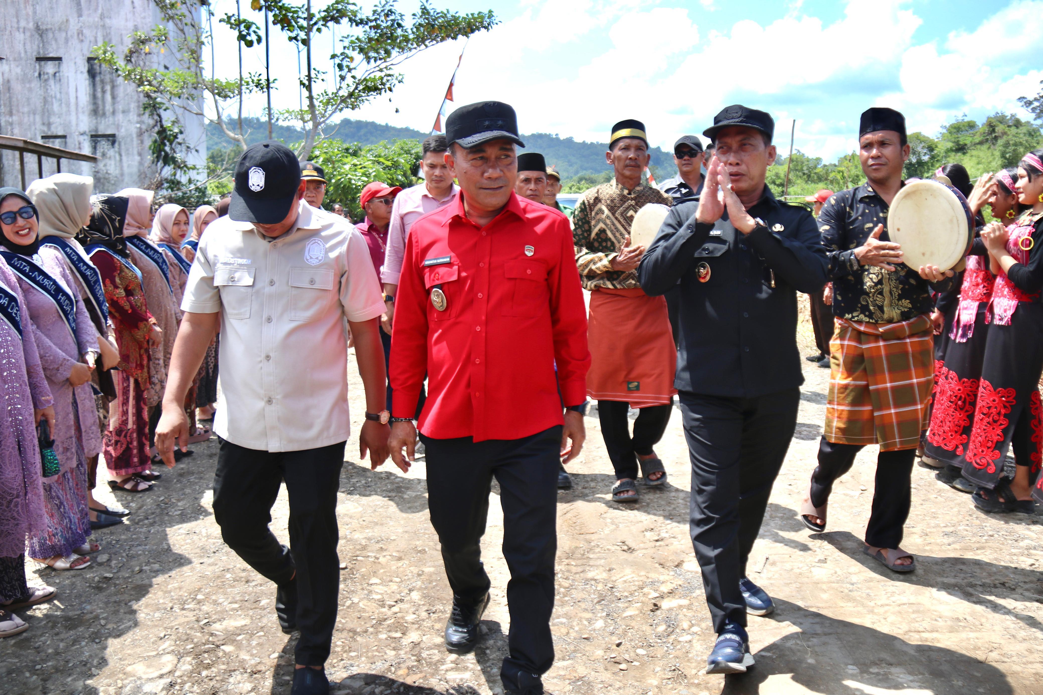 Wabup Kapuas Hulu Hadiri Penyerahan Prasasti SMKN 1 Silat Hulu