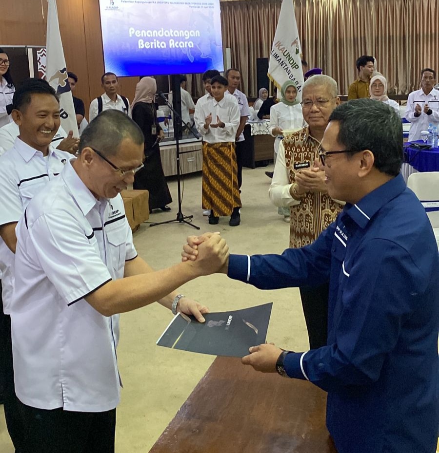 Menteri P2MI Lantik Pengurus IKA UNDIP Kalbar 2025 - 2030, Dorong Peran Alumni Edukasi Pekerja Migran