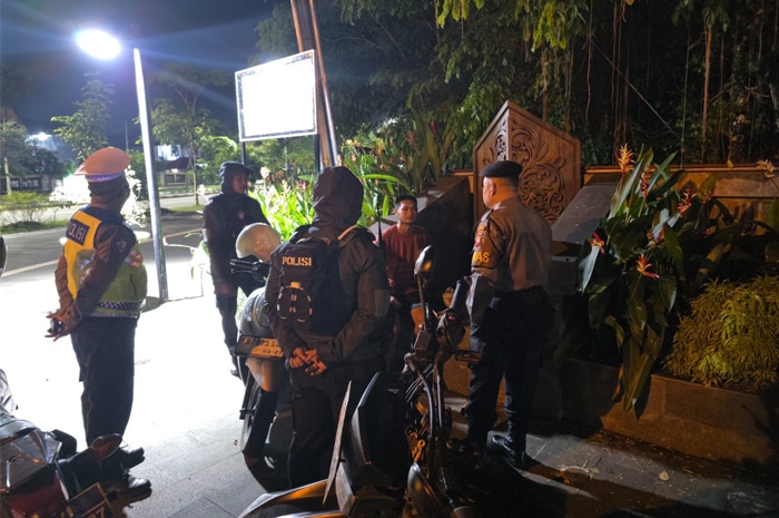 Patroli Enggang Bubarkan Remaja Nongkrong Tengah Malam di Jalan Ahmad Yani Pontianak